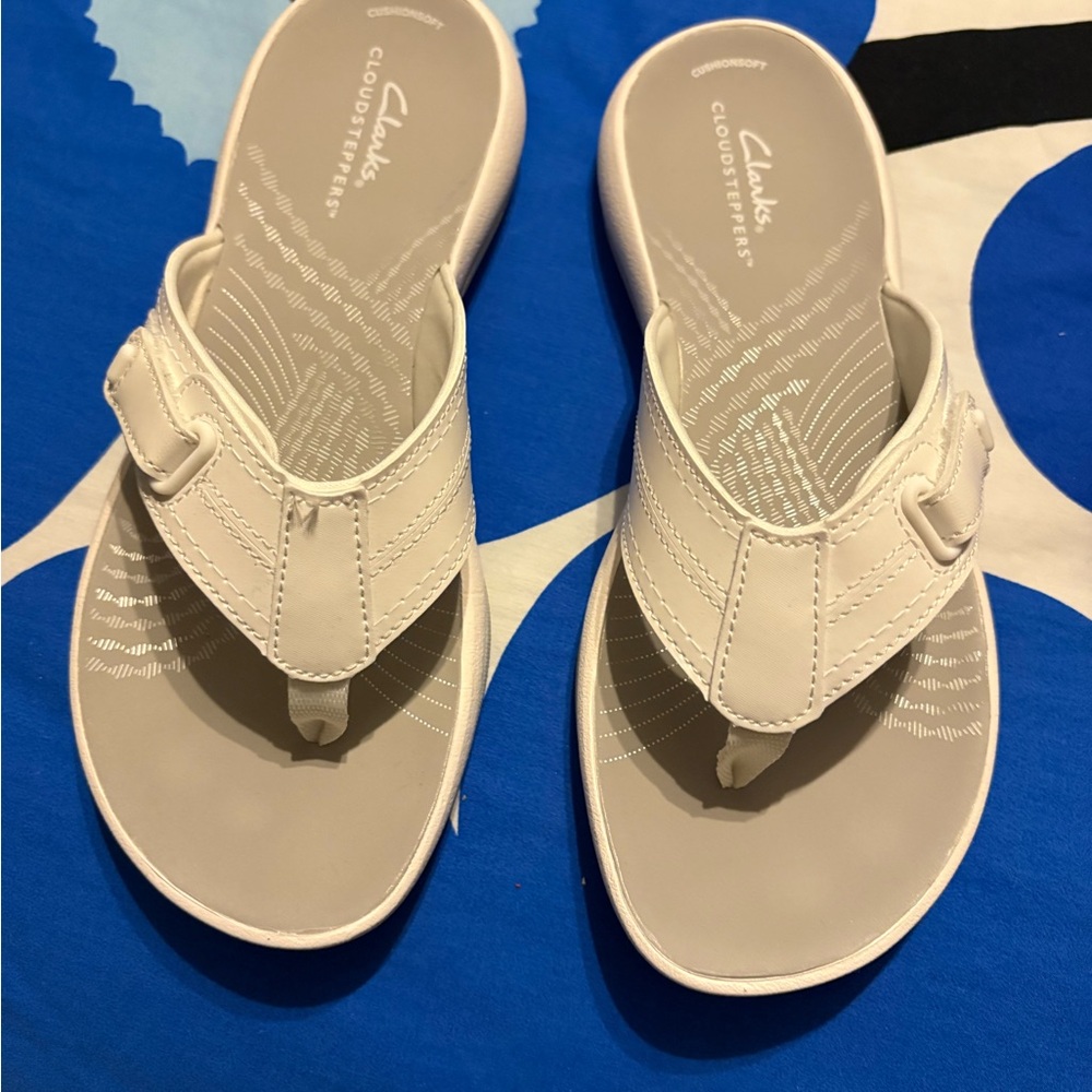 Clarks Cloudsteppers White Flip Flops